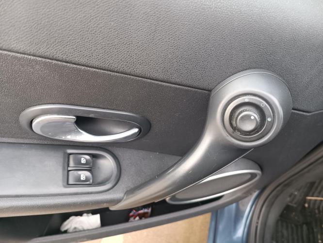 Interrupteur de leve vitre avant gauche RENAULT CLIO 3 d'occasion